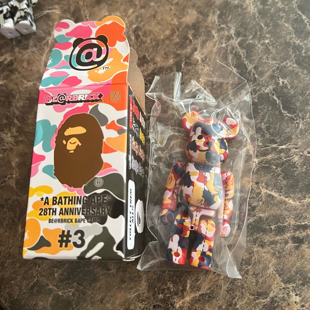 Bape bearbrick 100% multicolor camo